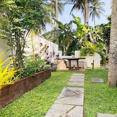 Ayona Beach Villa Katuneriya Екстер'єр фото