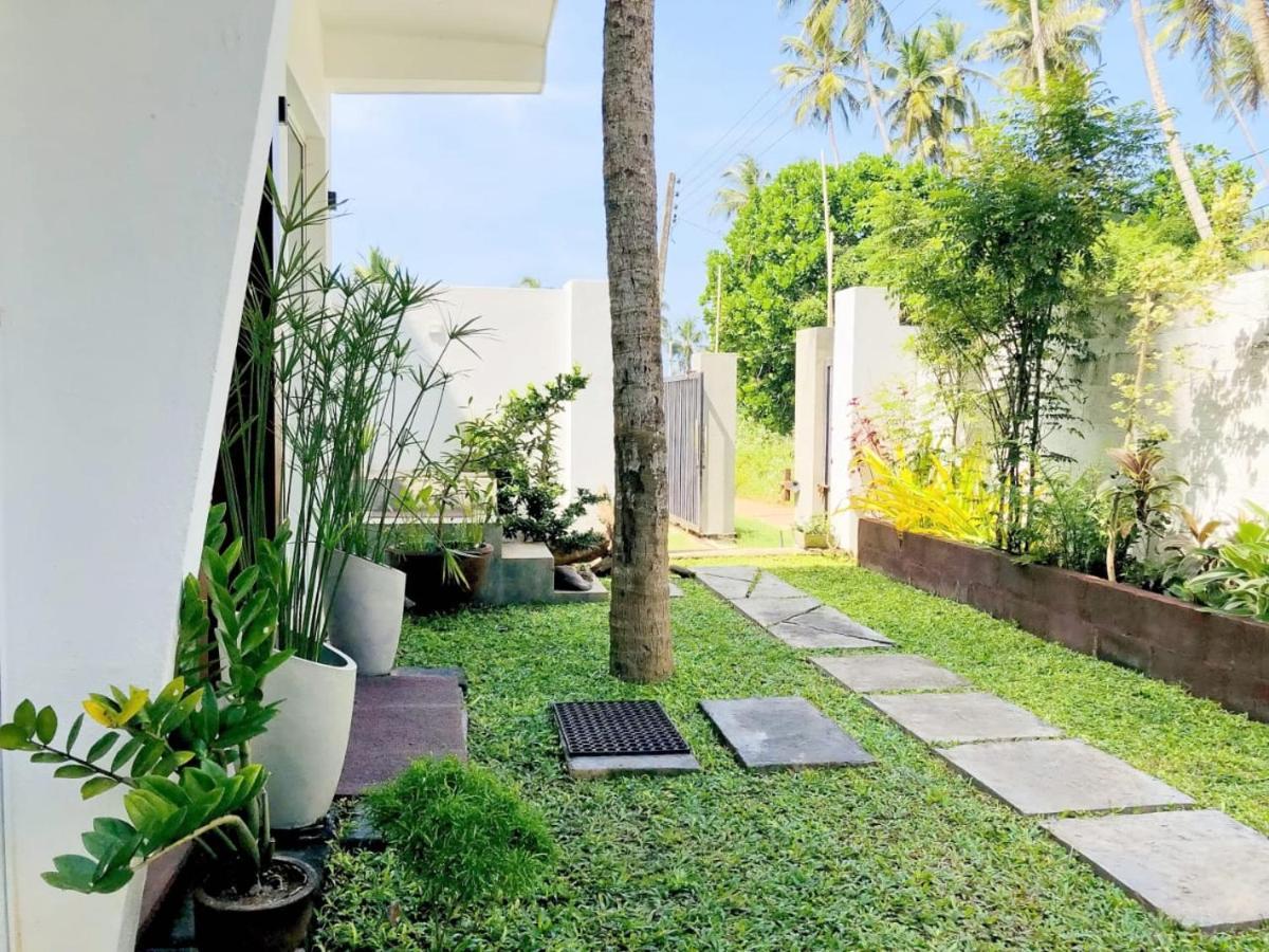 Ayona Beach Villa Katuneriya Екстер'єр фото